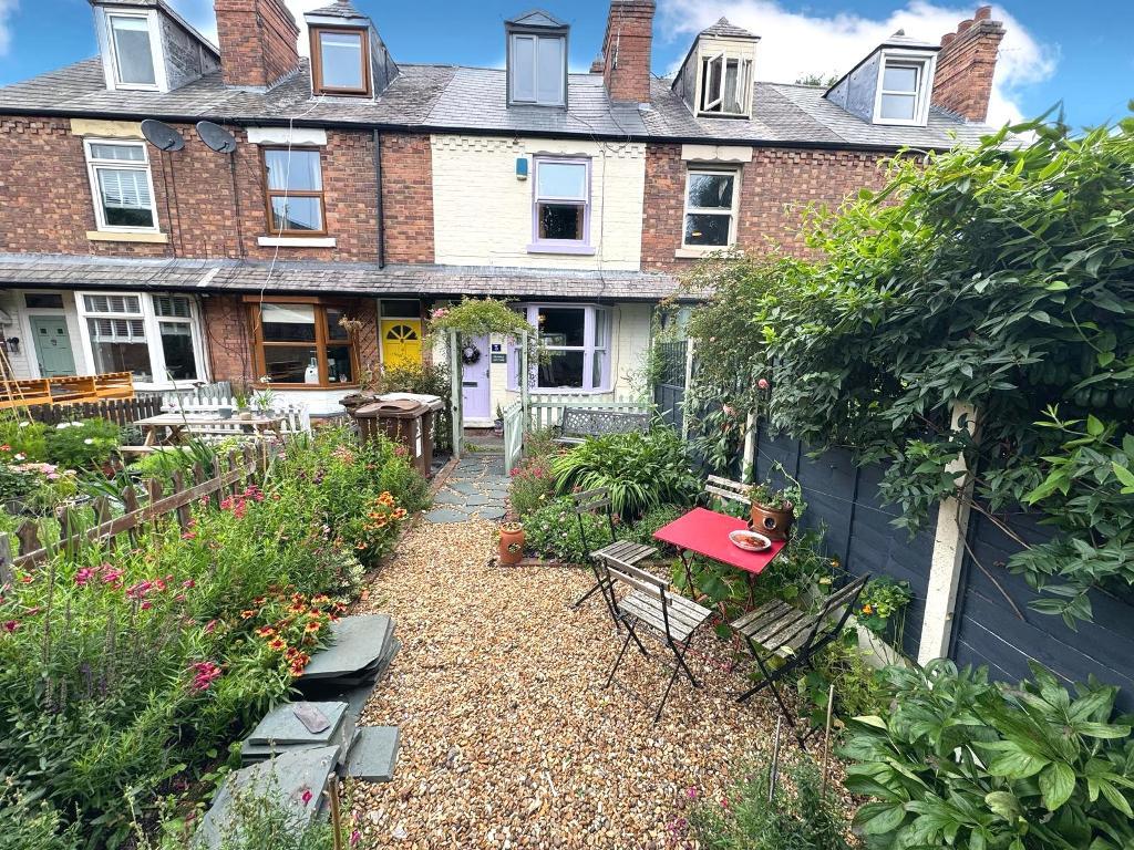 Peel Villas, Nottingham, NG3 5HZ