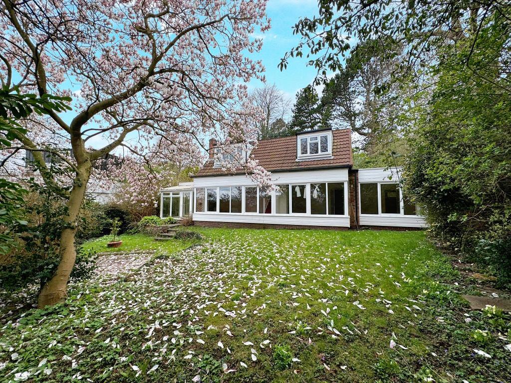 The Crescent, Alexandra Park, Nottingham, NG3 4JB