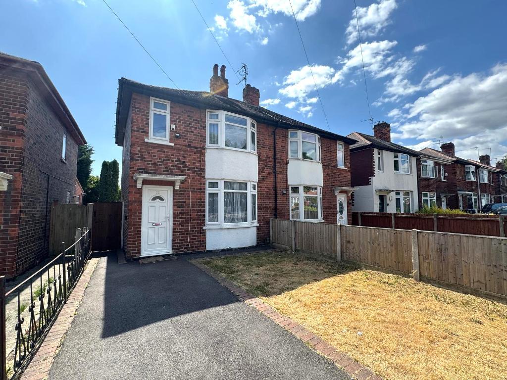 Basford Road, Basford, Nottingham, NG5 1GZ